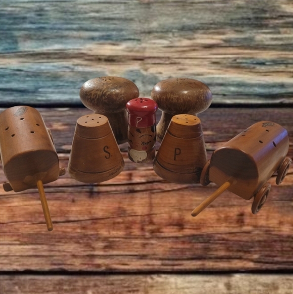 VINTAGE LOT OF WOODEN SALT & PEPPER SHAKER SETS ~ WILL ROGERS ~ PEPPY PEPPER - Picture 1 of 8